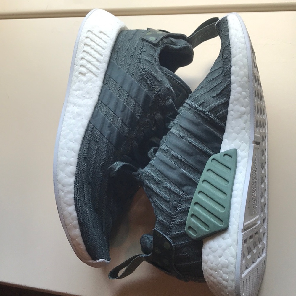 Adidas NMD R2 Women Size 6.5